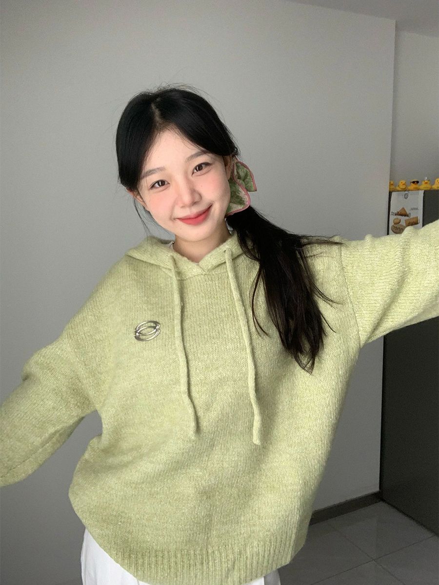 設計感小眾綠色毛衣女秋冬2023新款小個子寬鬆連帽針織衫軟糯上衣