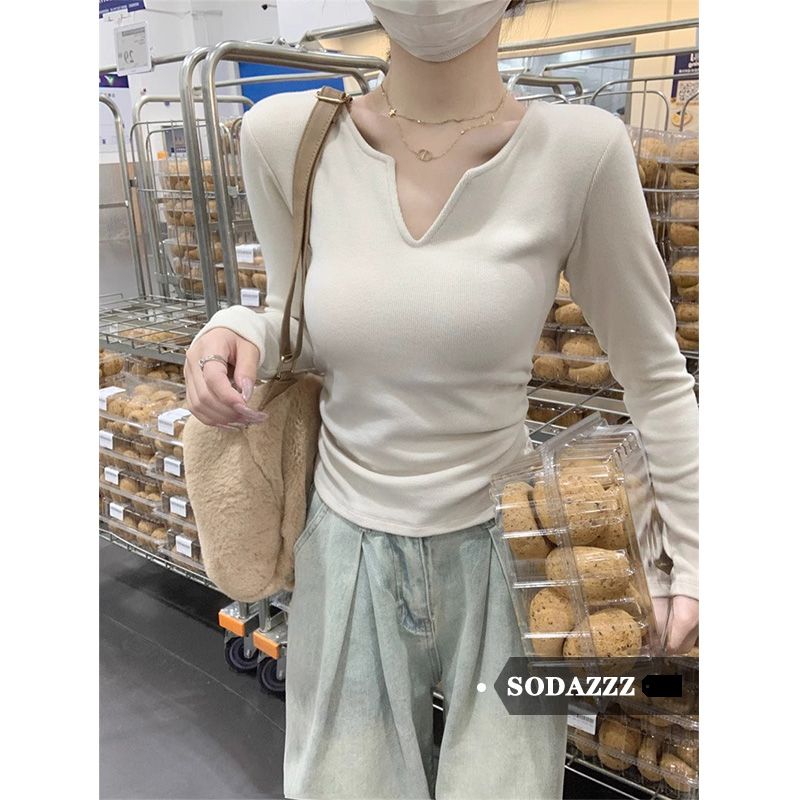 SODAZZZ設計感小眾長袖T恤女秋冬季修身內搭V領打底衫別致上衣ins