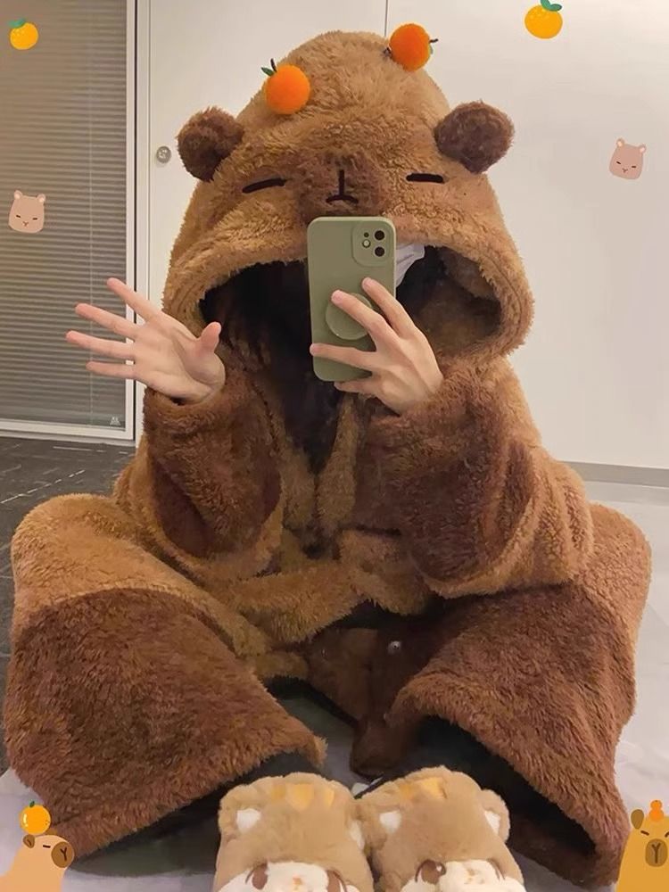 可愛卡皮巴拉長款睡袍女秋冬季珊瑚絨睡衣加厚加絨可愛家居服套裝