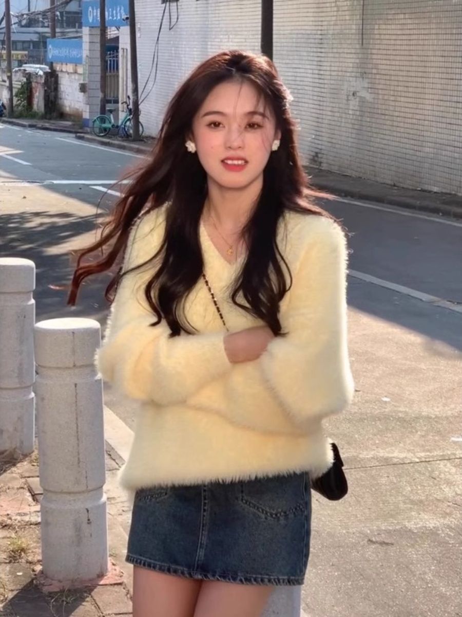 奶黃色V領毛衣女學生秋冬新款設計感小眾套頭軟糯慵懶針織衫上衣
