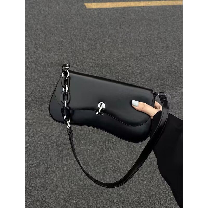 Underarm chain bag for women 2023 new style this year's popular high-end texture niche simple and versatile cross-body baguette bag