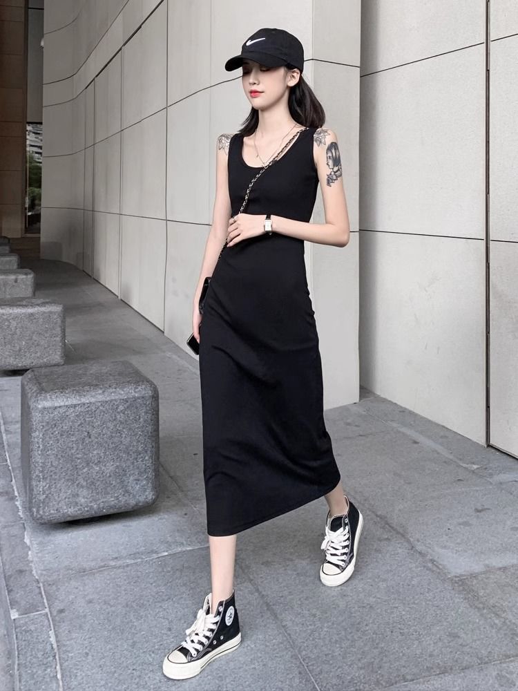 吊帶連衣裙2023新款女春秋黑色吊帶裙長裙高級感無袖背心裙打底裙