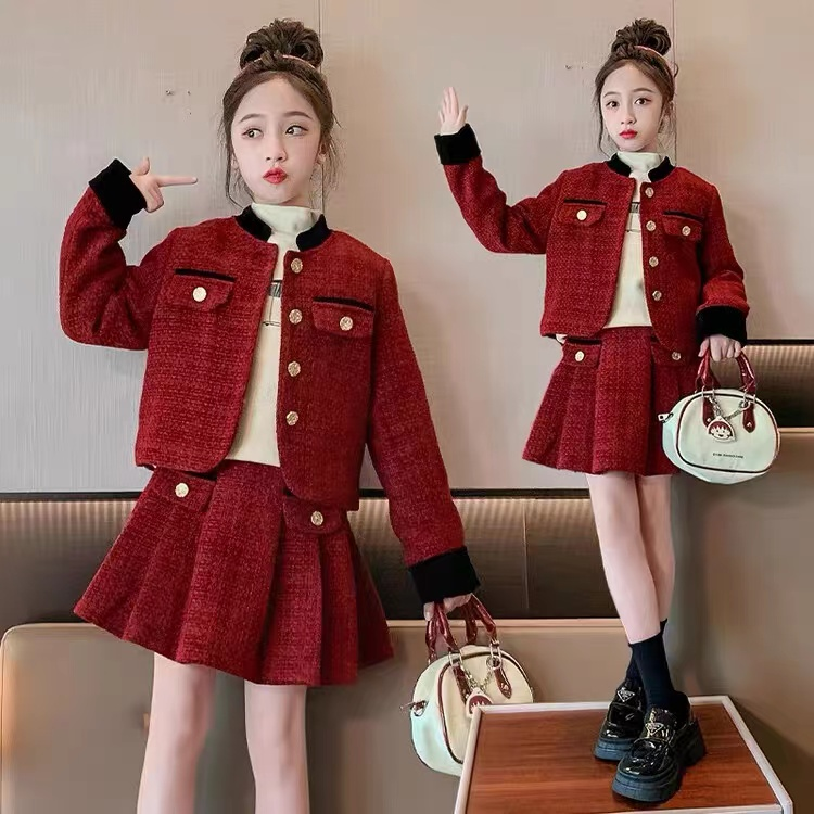 Girls' small fragrance suit quilted winter clothes 2023 new red annual clothes children's fashionable pleated skirt two-piece set trendy