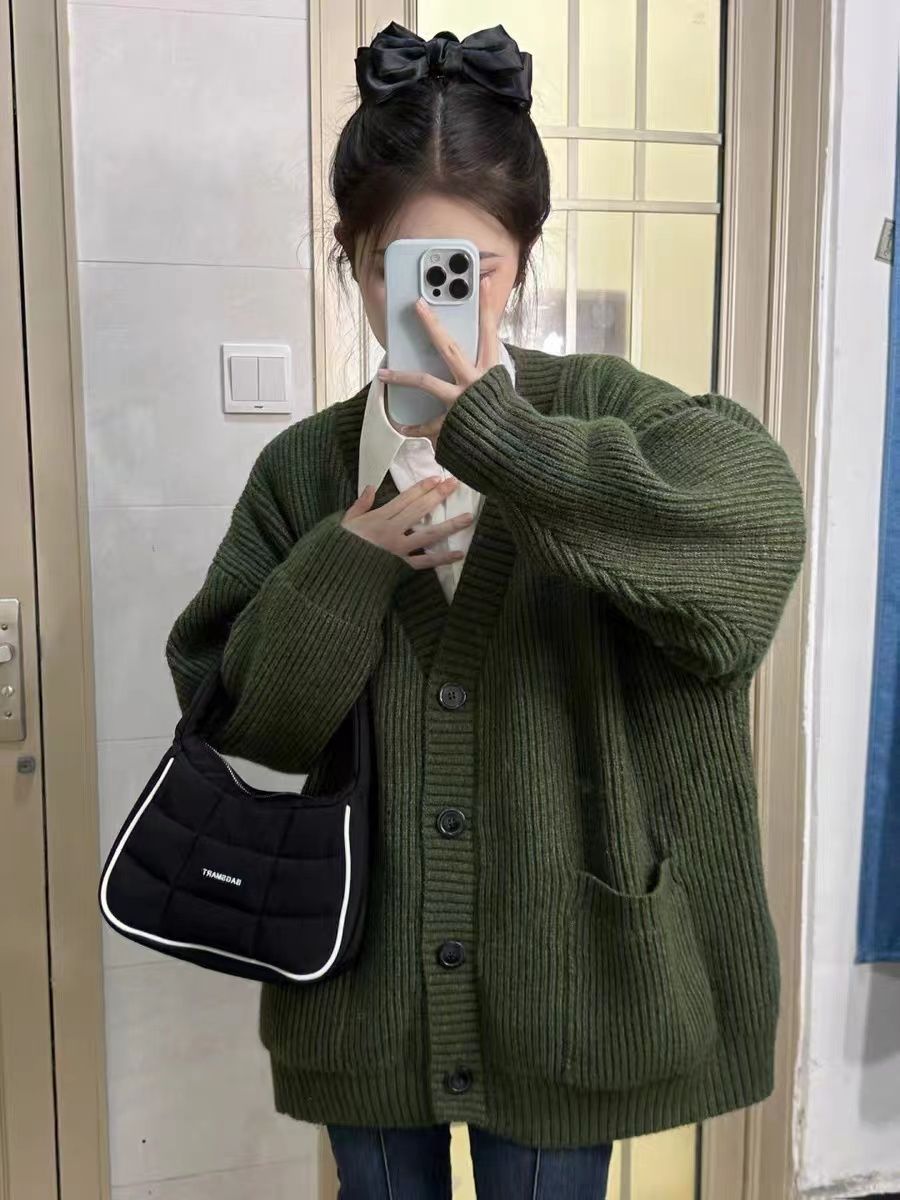 French green white v-neck retro knitted cardigan gentle women's new loose soft waxy thickened coat Maillard