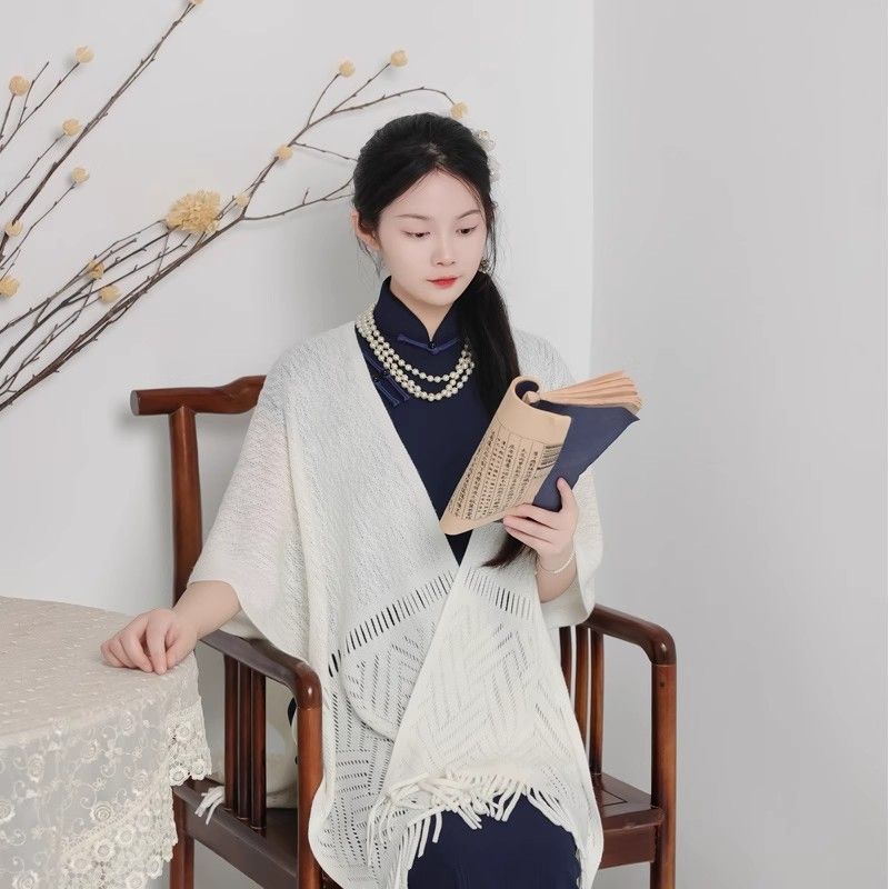 Off-white elegant ladylike cheongsam with versatile tassel shawl 2023 autumn and winter new style daily wearable for women