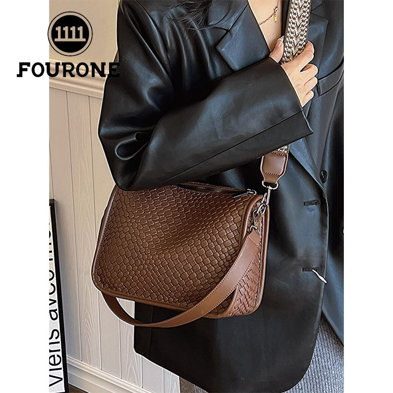 Niche design bag women's new woven portable shoulder bag high-end versatile cross-body pillow bag