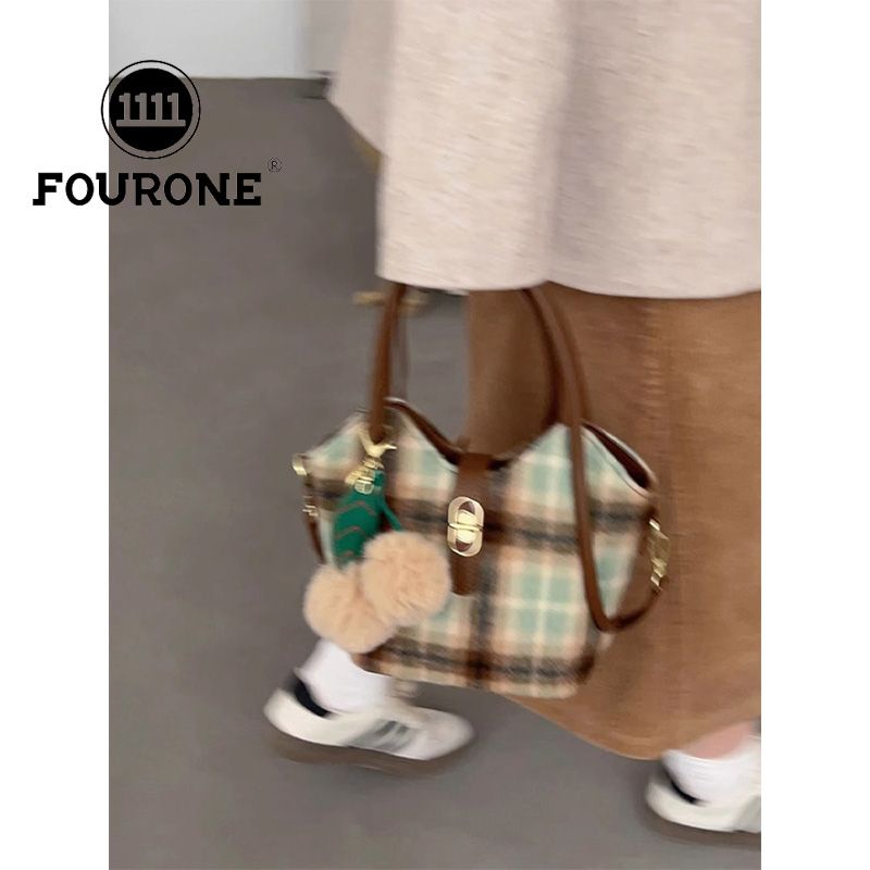小眾毛呢格子包包女新款單肩斜挎包高級感復古手提水桶包