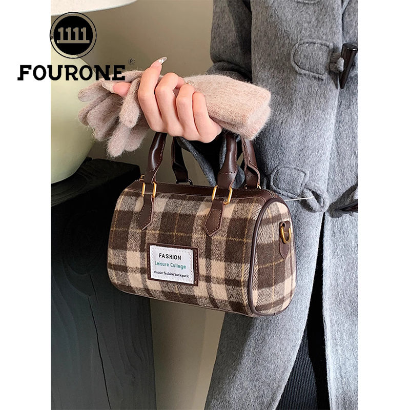 Niche design bag for women new fashion portable shoulder bag Boston bag popular crossbody pillow bag