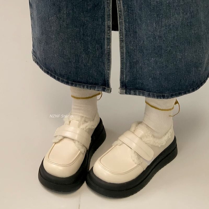 白色配裙子英倫風小皮鞋女2023新款秋冬圓頭百搭加絨厚底復古單鞋