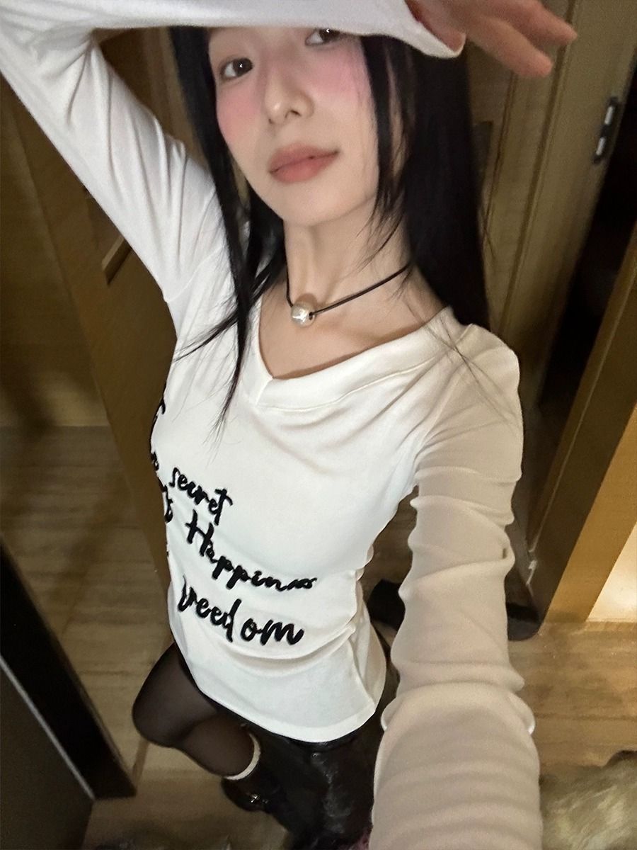 美拉德純欲打底衫女秋冬V領白色字母印花修身顯瘦內搭長袖t恤上衣