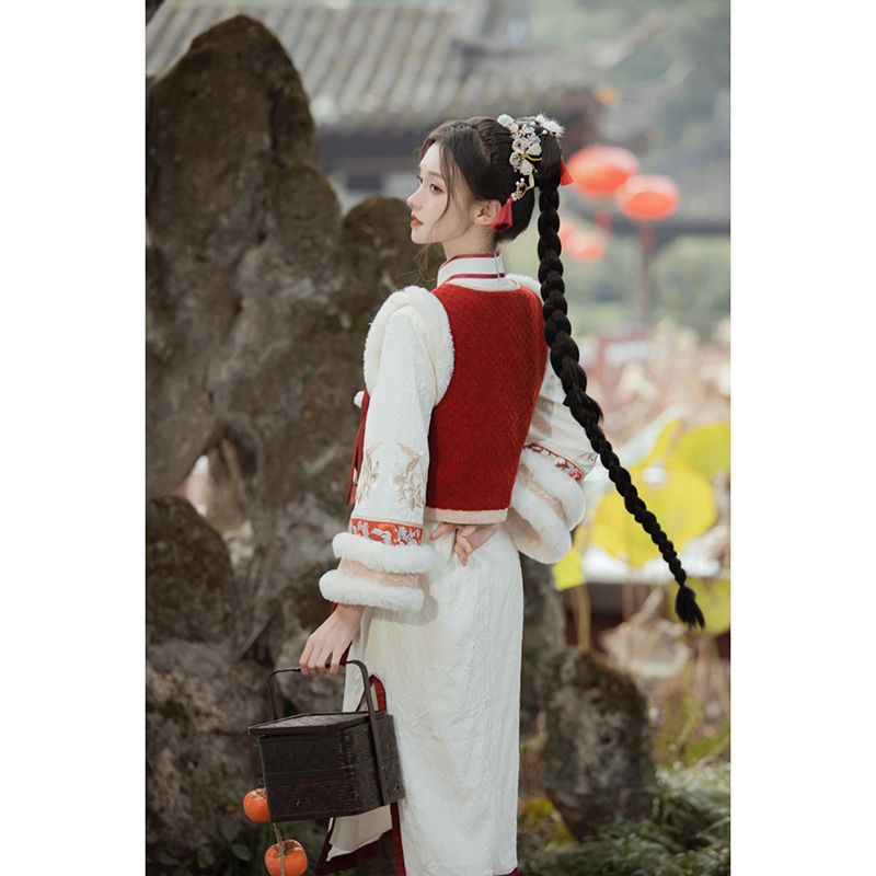 新年战袍中式超仙2023新款冬季刺绣马甲过年旗袍中国风连衣裙套装