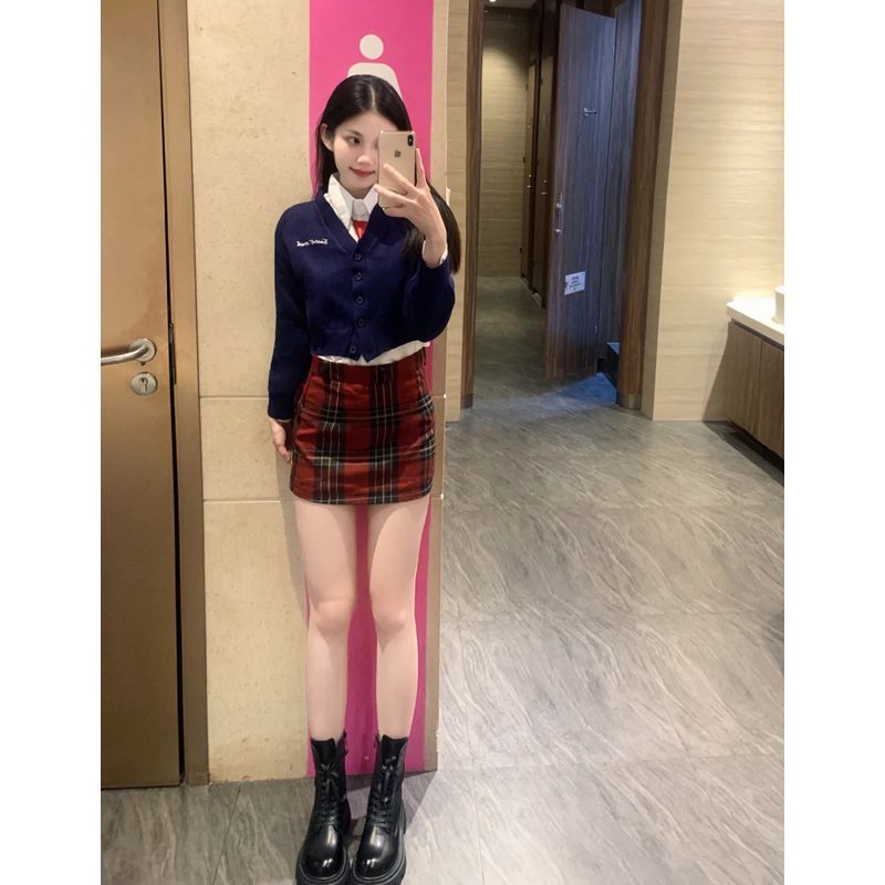 韓系學院風V領修身短款針織開衫女+白襯衫+高腰格紋半身裙三件套