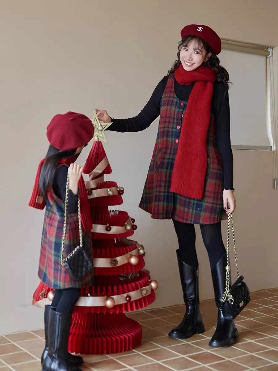 Girls skirt vest dress  new autumn and winter sleeveless plaid red plaid medium and large children's woolen mother-daughter clothing