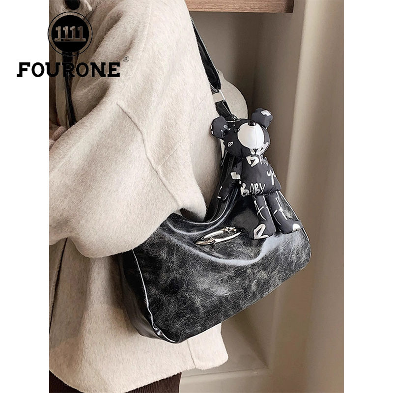 Black bag women's new niche high-end shoulder bag Internet celebrity fashionable outing commuting crossbody bag