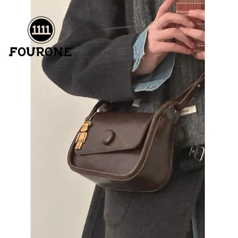 Niche texture armpit bag for women, new high-looking Korean version, retro small square bag, versatile crossbody bag