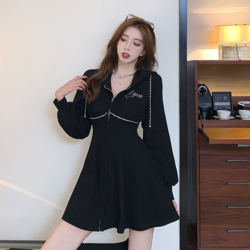 Streetwear sweatshirt dress with a sense of design, sweet and cool style, retro slimming waist, niche western style age-reducing hooded dress