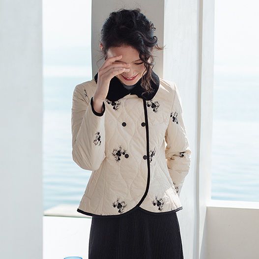 Embroidered Chinese cotton coat, retro floral short style, 2023 winter new style, western style cotton coat, lapel, small fragrant style jacket for women