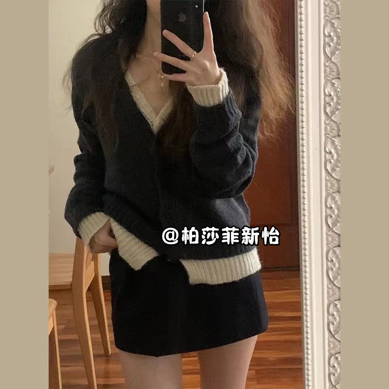 假兩件v領針織開衫毛衣女秋冬新款時尚套裝黑色高腰短裙子兩件套