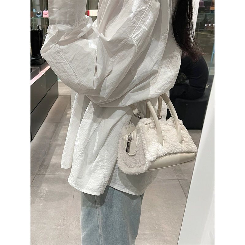 秋冬斜挎包包女2023新款羊羔毛毛包小眾毛絨包高級通勤手提單肩包