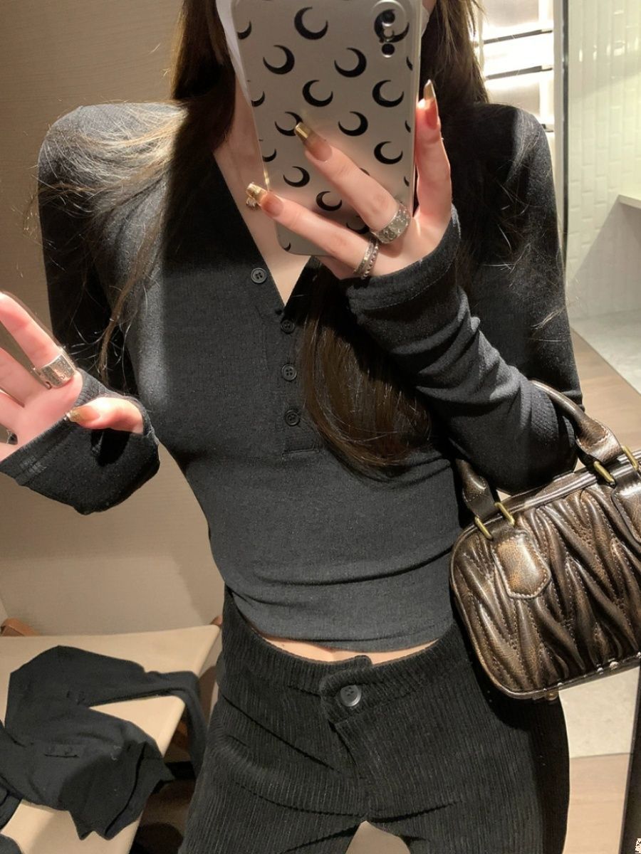 純欲修身v領設計感打底衫女秋冬季2023新款收腰顯瘦長袖內搭上衣
