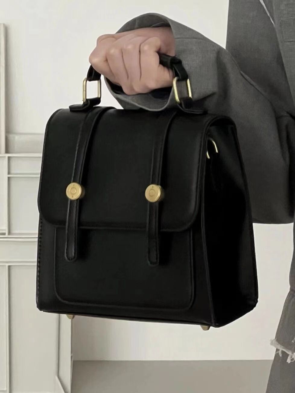 British buckle retro backpack 2023 new student commuter backpack multi-functional school bag carrying method