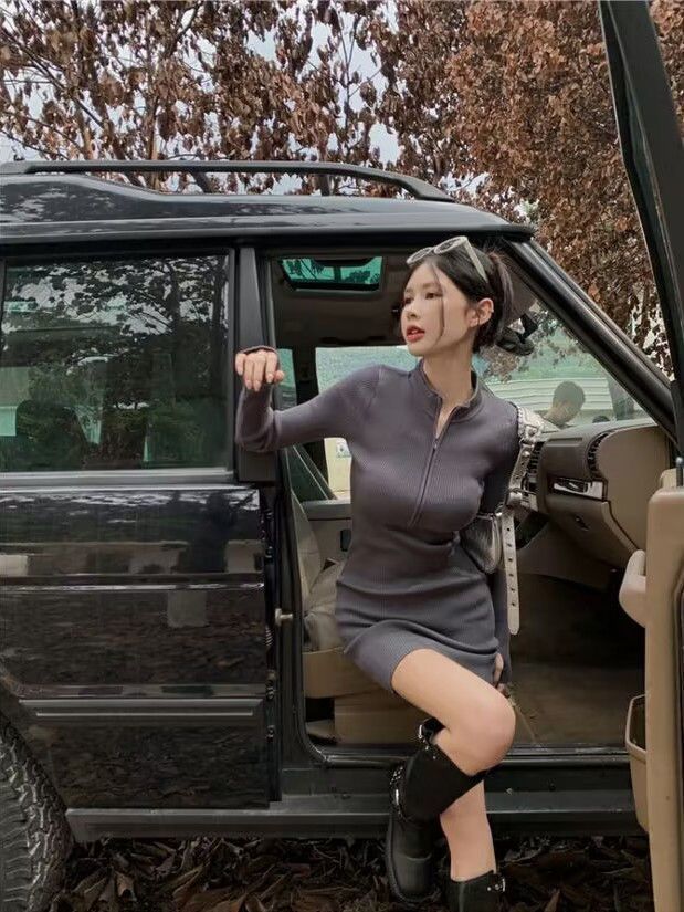 辣妹風V領彈力拉鏈半高領包臀短裙女秋冬季緊身收腰打底連衣裙子