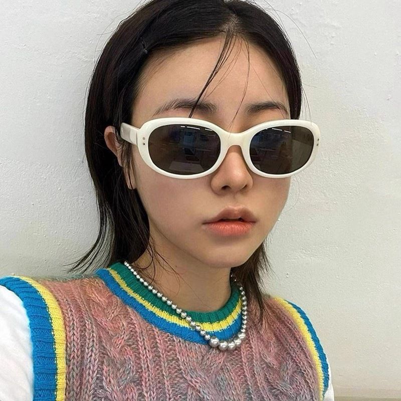 Retro Beige Oval Sunglasses Women's Small Face Small Frame Sunglasses Advanced Sense UV Protection_voghion.com
