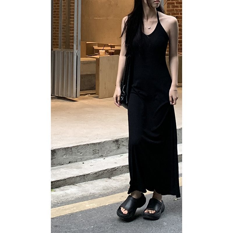 甜辣妹挂脖连衣裙女夏季新款黑色法式高级感显瘦长裙气质吊带裙子