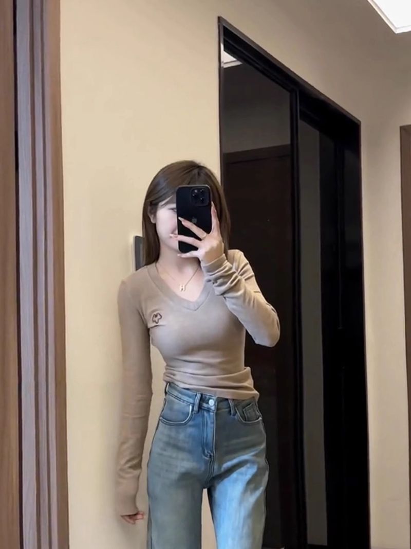 修身V領長袖t恤女新款秋冬洋氣內搭打底衫純欲辣妹德絨磨毛上衣潮