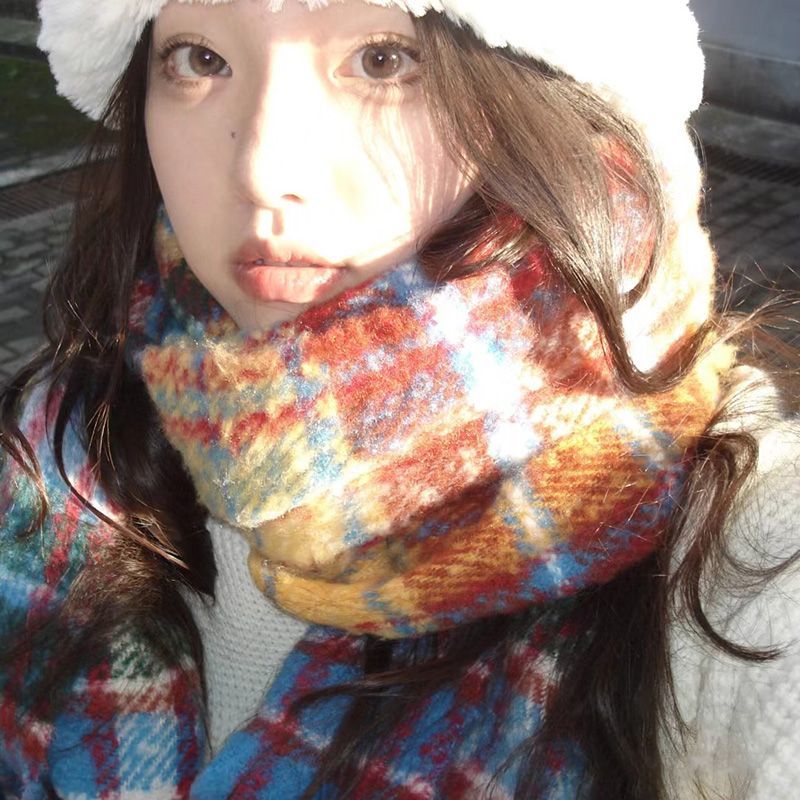 彩虹格子圍巾女冬季2023新款時尚馬海毛圍脖加厚學生復古保暖披肩