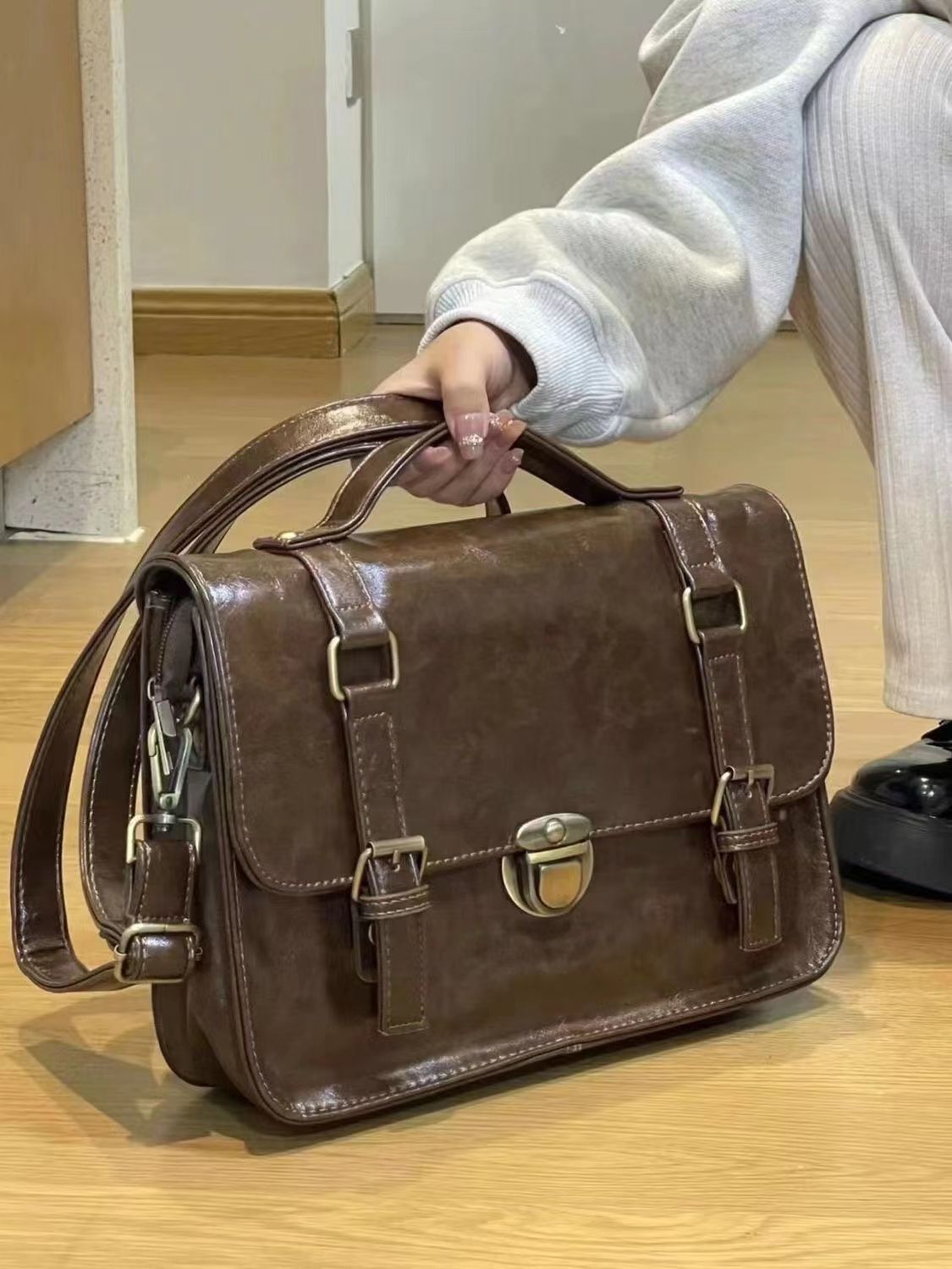 秋冬復古搭扣郵差包日系jk制服包休閒上課包時尚通勤公文包斜挎包