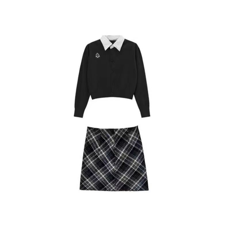 秋季小个子茶系穿搭黑色假两件毛衣格子短裙减龄学院风两件套装女