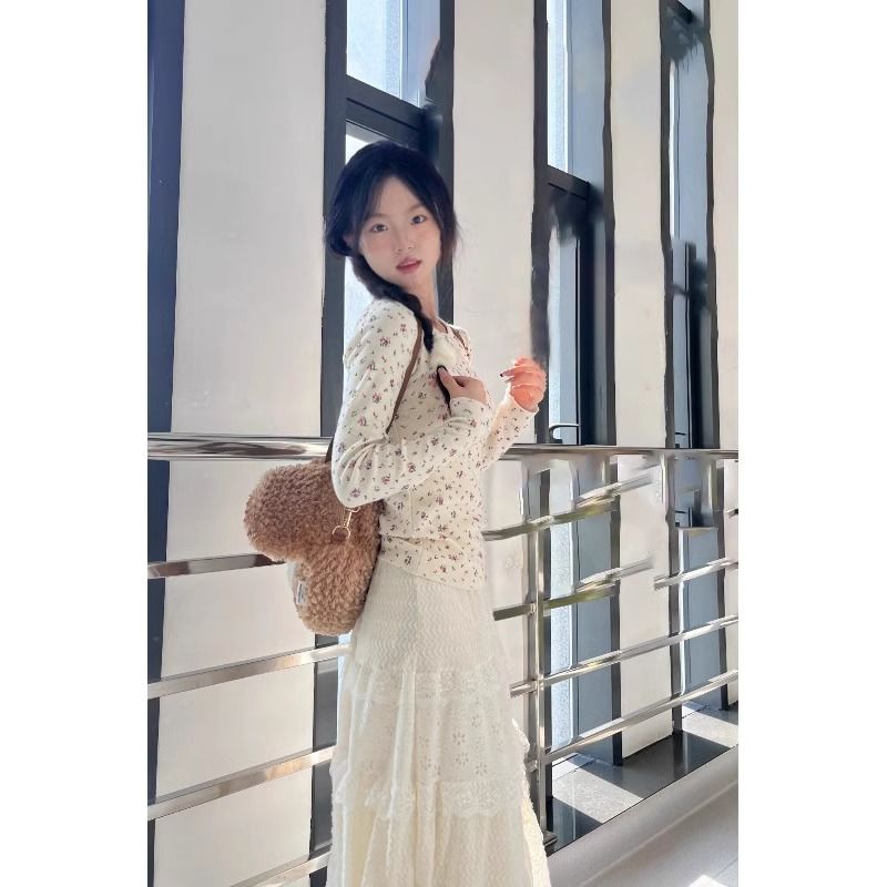 法式溫柔風碎花長袖打底針織衫女秋冬季修身顯瘦印花圓領內搭上衣
