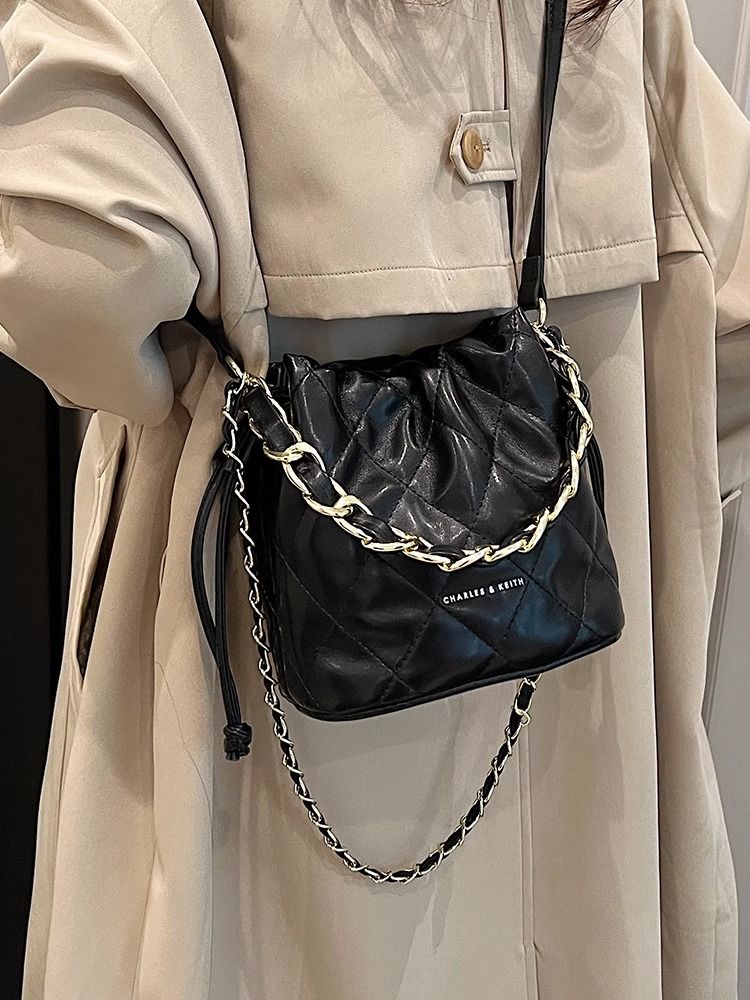 Niche fashion small fragrance bag women's new 2023 autumn and winter high-end rhombus bucket bag versatile crossbody bag
