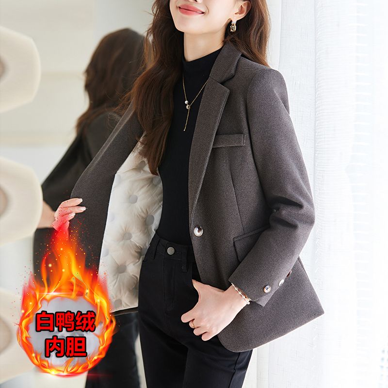 羽絨小西裝外套女高級感2023新款秋冬加厚保職業氣質修身收腰西服
