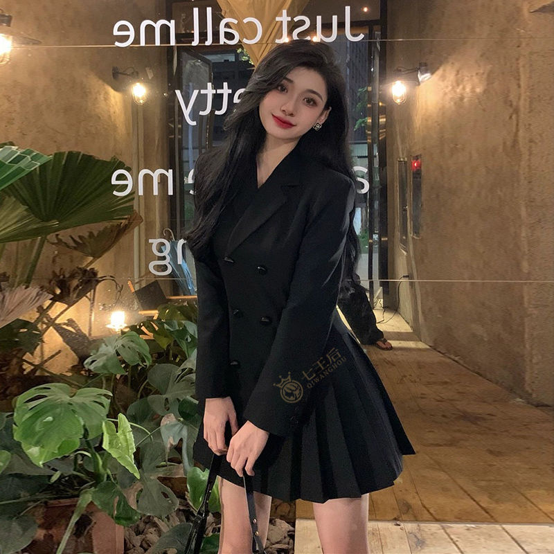 黑色西裝連衣裙女中長款2024新款春秋高級感法式赫本風百褶小黑裙