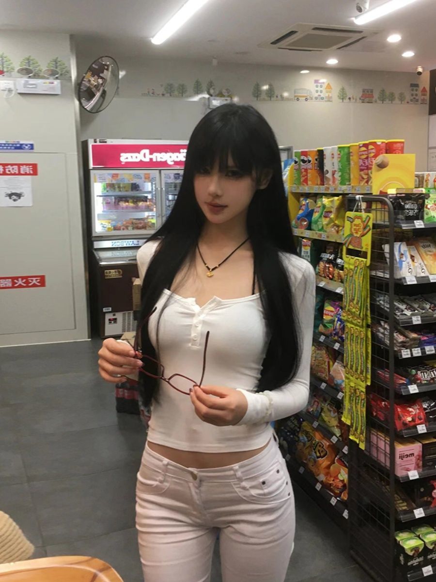 白色正肩方領長袖t恤女秋冬內搭打底衫修身顯瘦辣妹短款緊身上衣