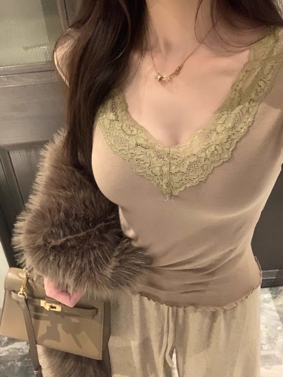 蕾絲深V領露鎖骨長袖t恤女秋冬內搭超好看打底衫別致漂亮修身上衣