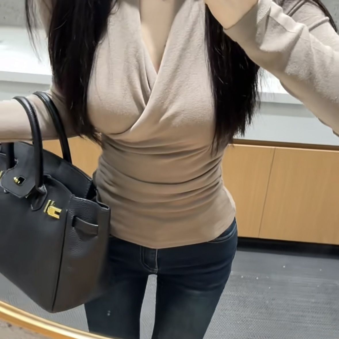 純欲交叉長袖T恤女秋冬磨毛修身收腰打底設計感粉色緊身短款上衣