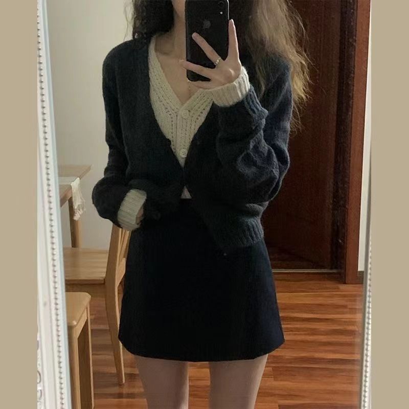 Suit for women 2023 new winter style lazy style fake two-piece knitted cardigan sweater top high waist slim skirt