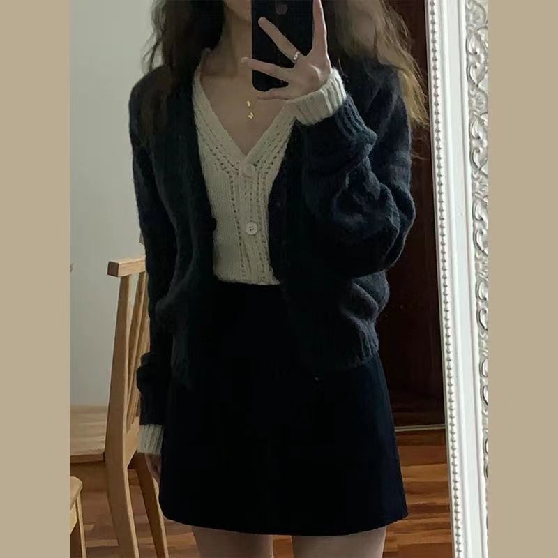 Suit for women 2023 new winter style lazy style fake two-piece knitted cardigan sweater top high waist slim skirt