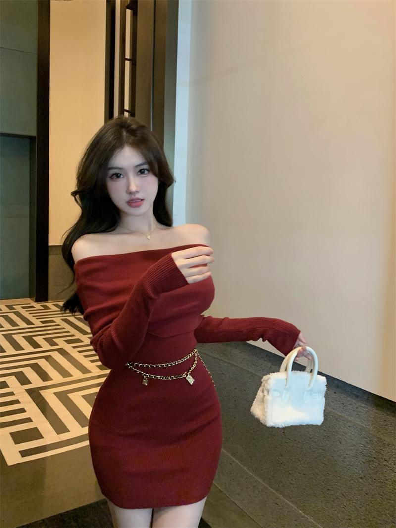 Hot girl one-shoulder long-sleeved slim dress women's autumn and winter New Year's shirt short skirt waist slimming hip skirt