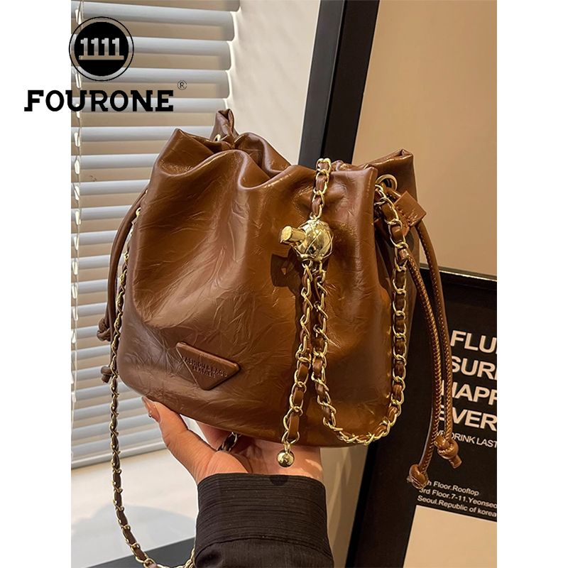 This year's popular bags for women are new, high-end chain crossbody bags, retro versatile drawstring bucket bags