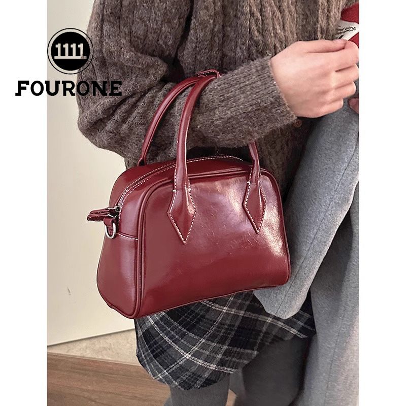 Korean niche portable commuting bag for women new trendy retro small red envelope crossbody New Year red bag