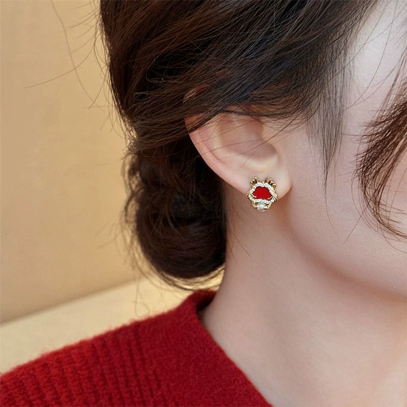 中国风本命年龙年红色耳钉2024爆款新款耳环轻奢高级气质生肖耳饰
