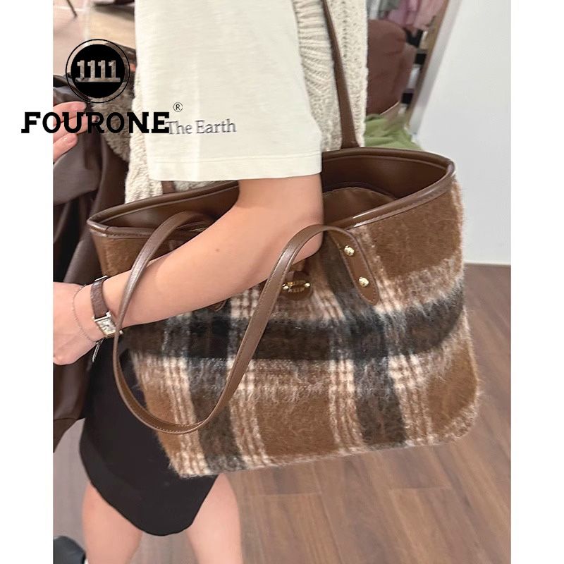 Large-capacity bag for women, new Korean woolen plaid shoulder bag, versatile niche commuter tote bag