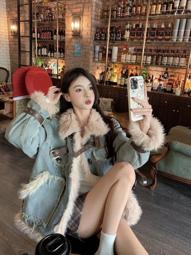 Retro denim fur coat for women  autumn and winter new high-end loose thickened spliced ​​quilted plush top