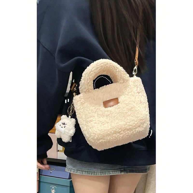 2022 new autumn and winter girl's lamb fleece handbag mini casual one-shoulder cross-body magnetic buckle furry small bag