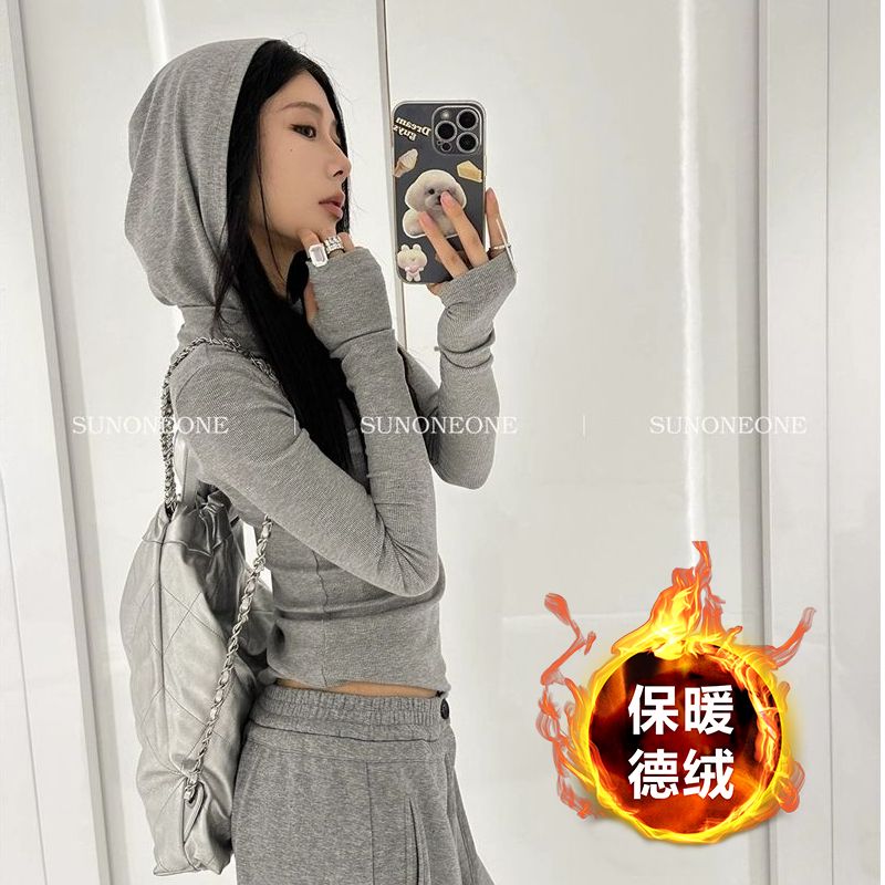 辣妹德絨連帽正肩長袖T恤女秋冬修身內搭打底衫勾套手指設計上衣