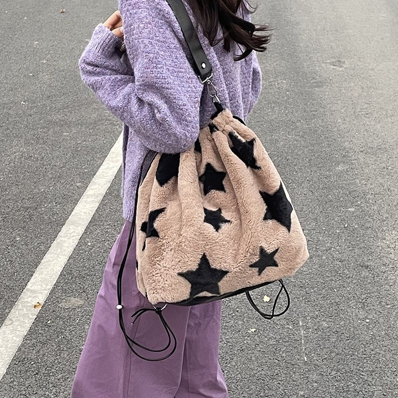 秋冬抽繩雙肩包生韓系ins風小眾星星毛絨包ol通勤大容量單肩包女
